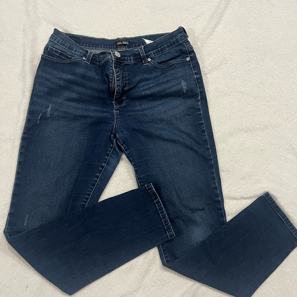 Jean Bundle - Picture 3 of 5